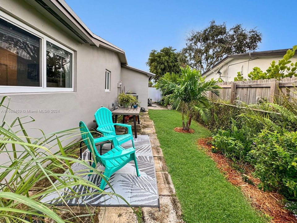 For Sale: $668,000 (4 beds, 2 baths, 1812 Square Feet)