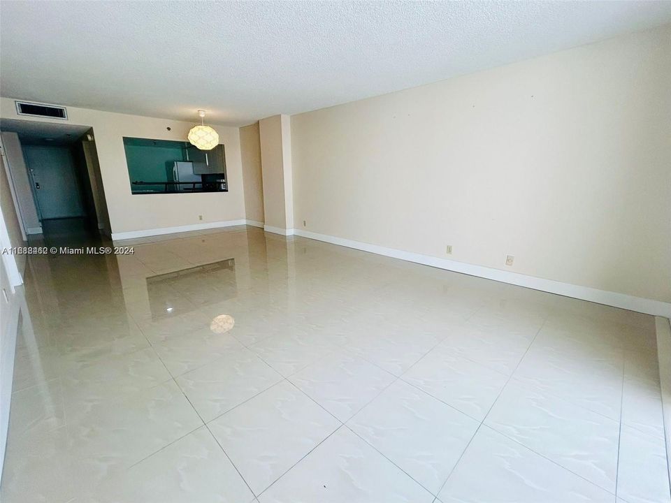 For Sale: $455,000 (1 beds, 1 baths, 1075 Square Feet)