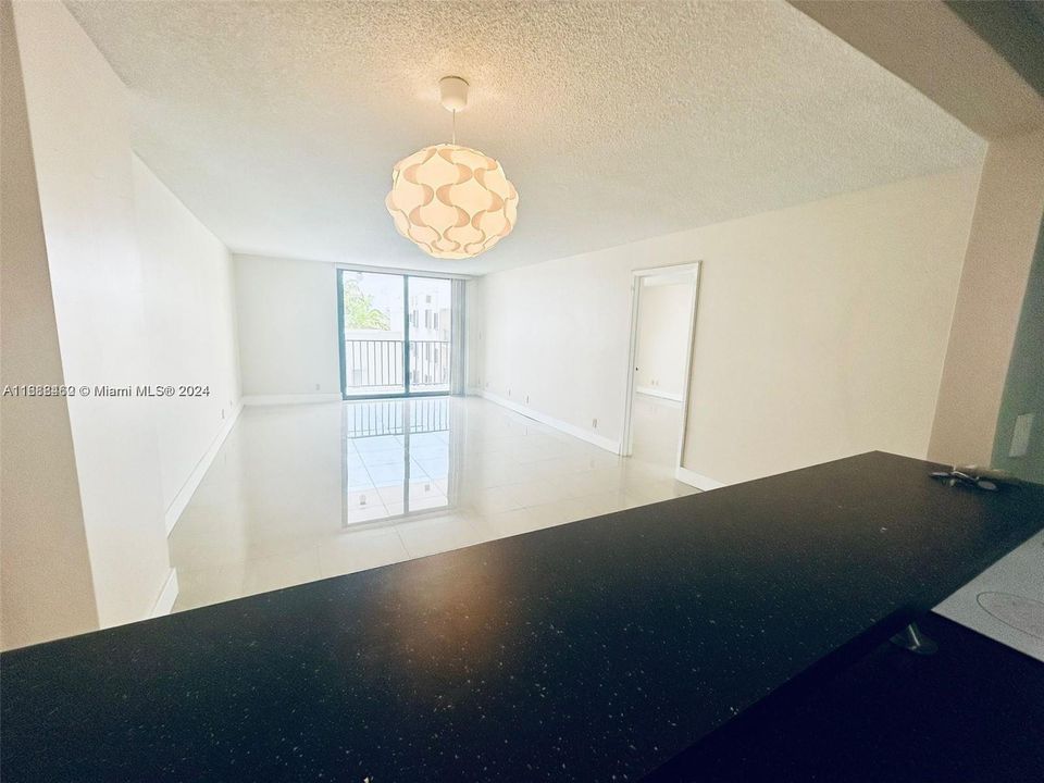 For Sale: $455,000 (1 beds, 1 baths, 1075 Square Feet)