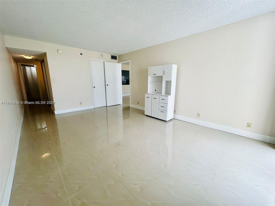 For Sale: $455,000 (1 beds, 1 baths, 1075 Square Feet)