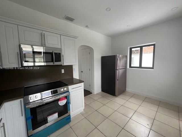 For Rent: $3,000 (2 beds, 1 baths, 780 Square Feet)