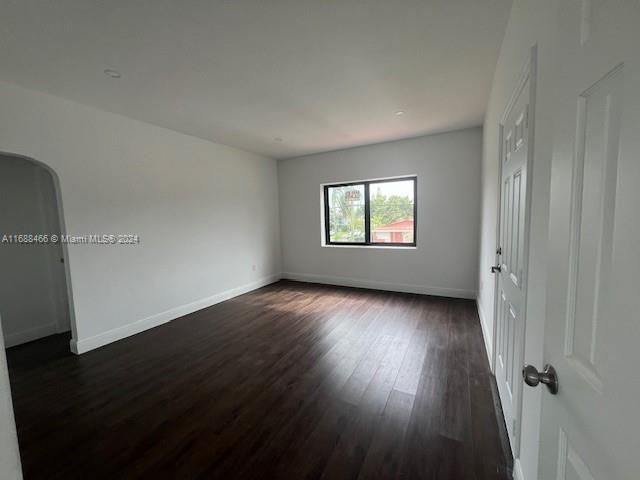 For Rent: $3,000 (2 beds, 1 baths, 780 Square Feet)