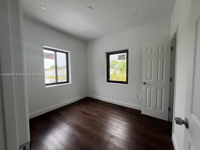 For Rent: $3,000 (2 beds, 1 baths, 780 Square Feet)