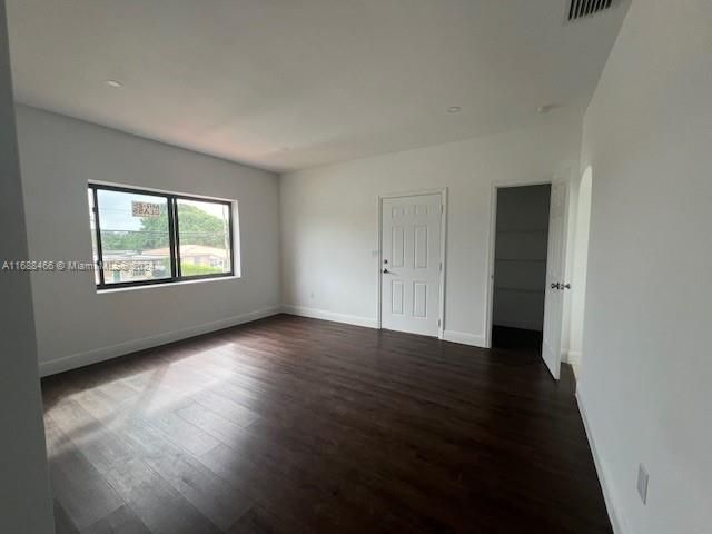 For Rent: $3,000 (2 beds, 1 baths, 780 Square Feet)