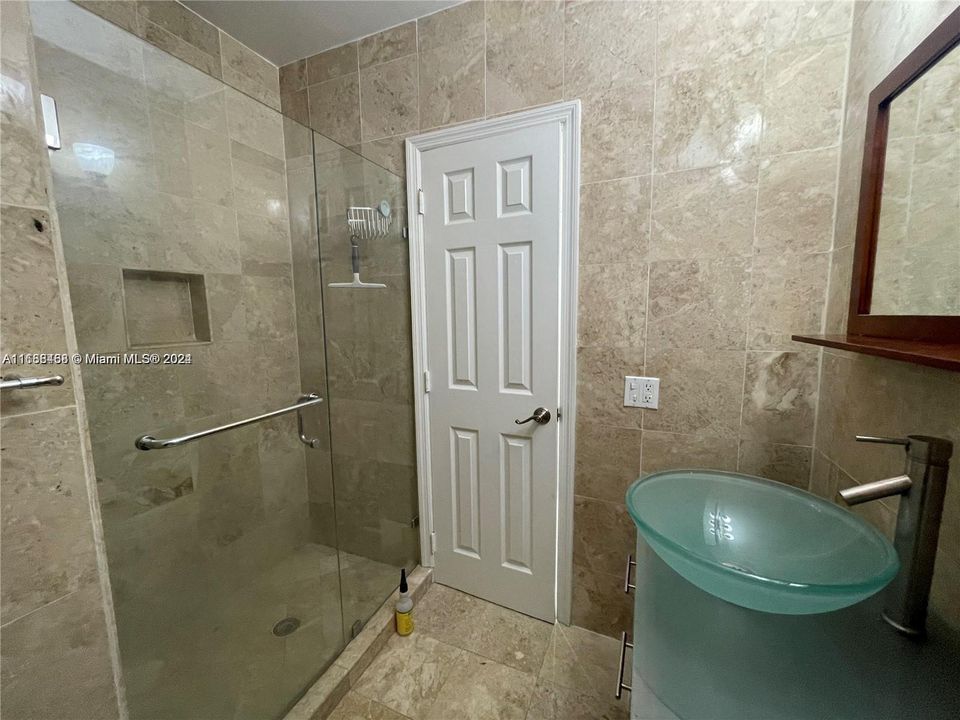 В аренду: $2,950 (2 спален, 2 ванн, 871 Квадратных фут)