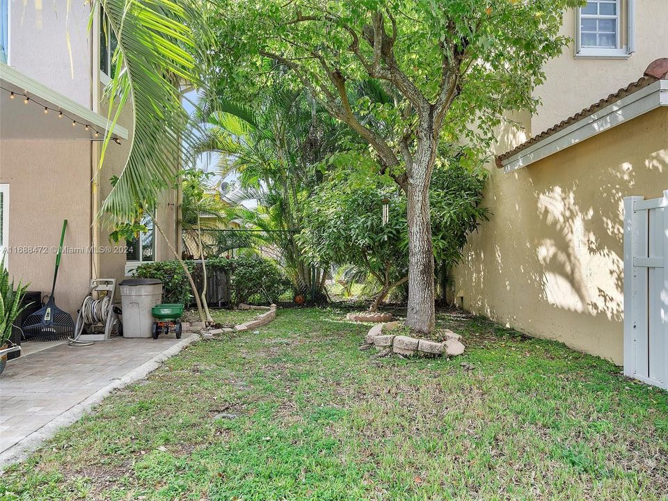 For Sale: $550,000 (4 beds, 2 baths, 1815 Square Feet)