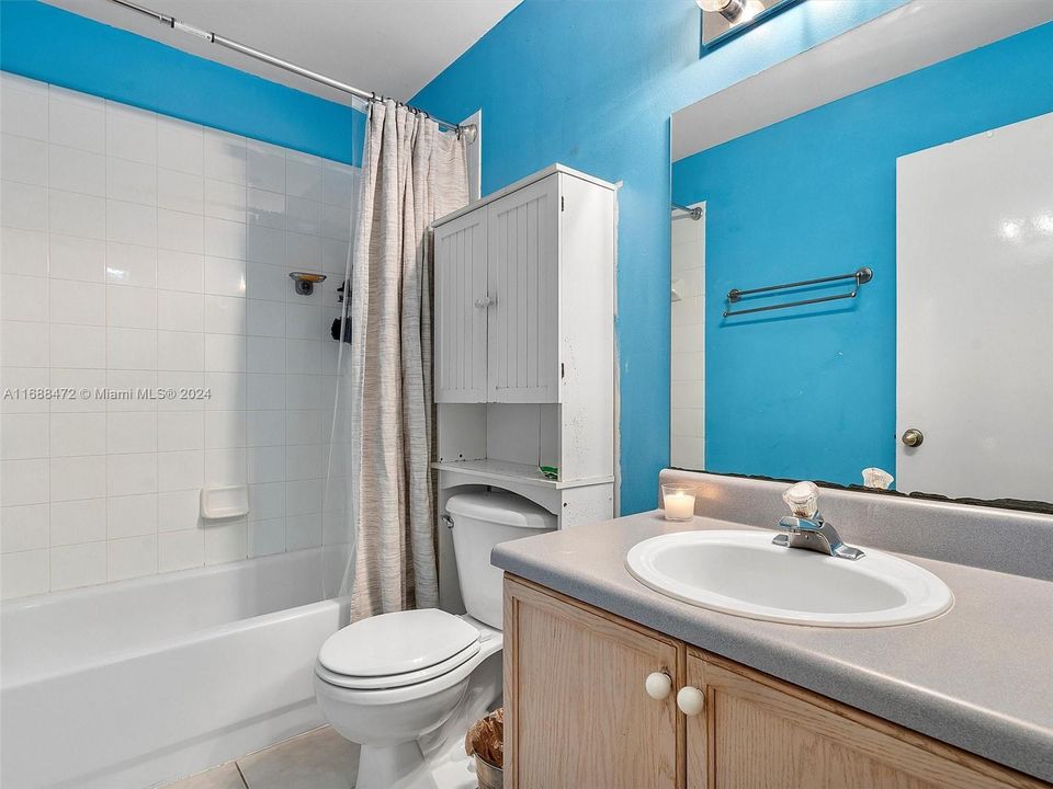 For Sale: $550,000 (4 beds, 2 baths, 1815 Square Feet)