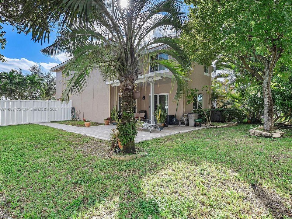 For Sale: $550,000 (4 beds, 2 baths, 1815 Square Feet)