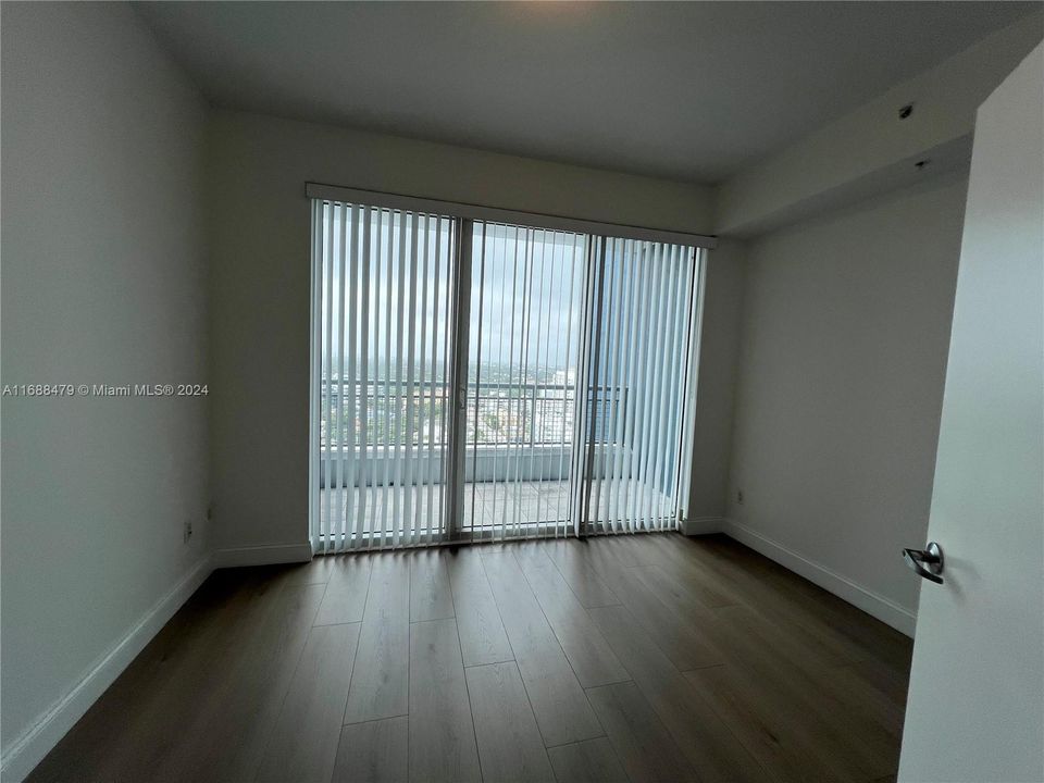 For Rent: $2,800 (1 beds, 1 baths, 638 Square Feet)