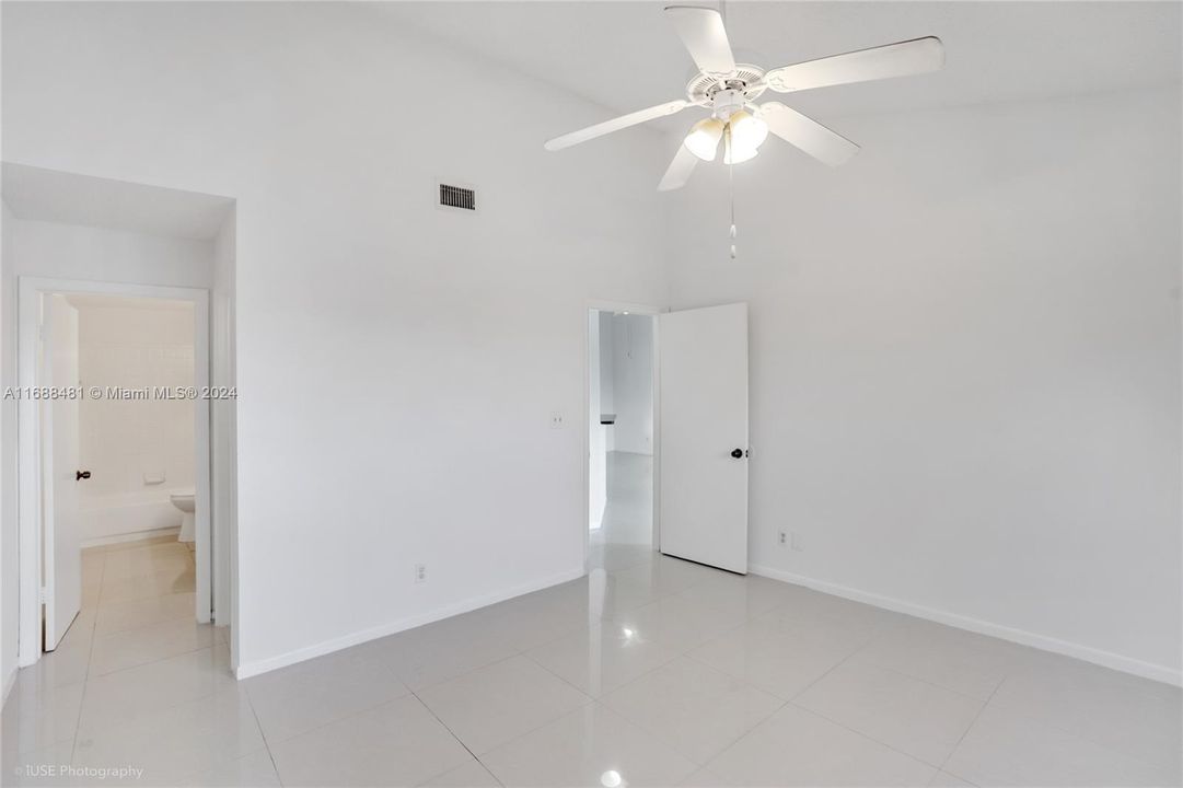 For Rent: $2,000 (2 beds, 2 baths, 1096 Square Feet)