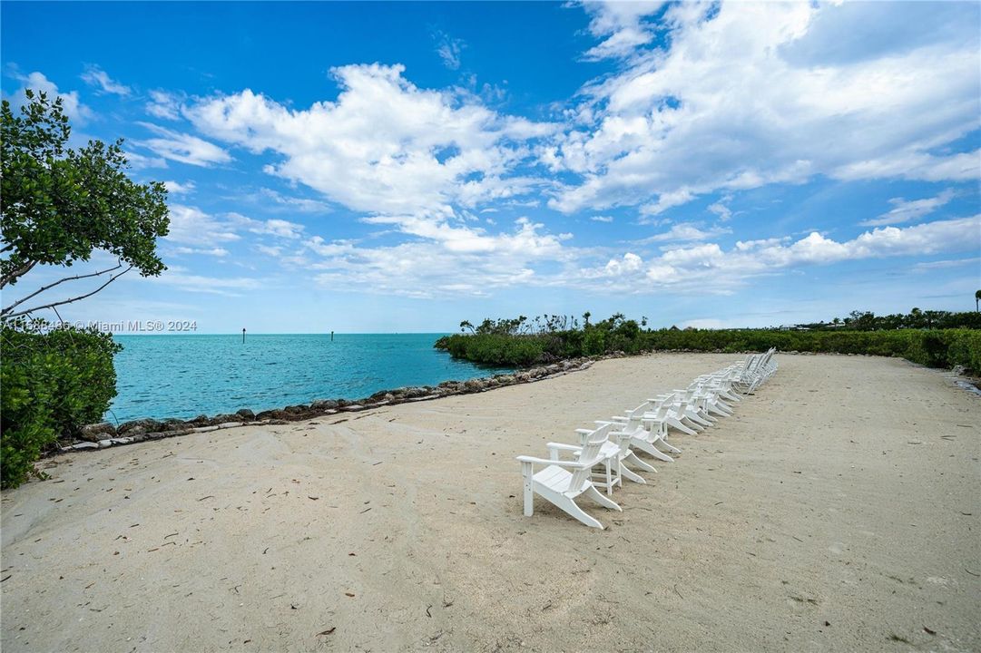 For Sale: $1,500,000 (2 beds, 2 baths, 1137 Square Feet)