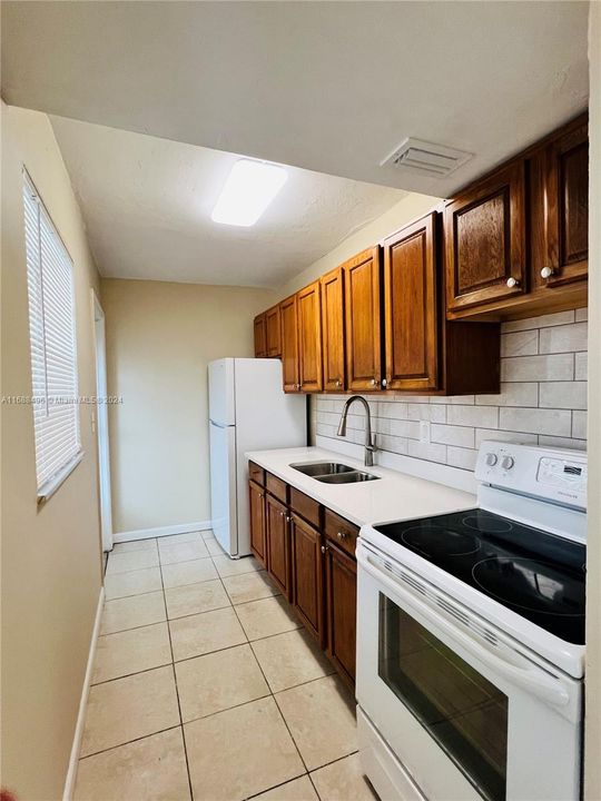 For Rent: $1,800 (1 beds, 1 baths, 29312 Square Feet)