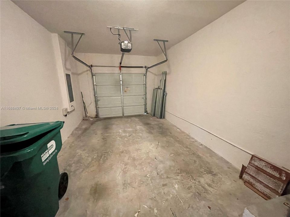 For Rent: $3,000 (3 beds, 2 baths, 1850 Square Feet)