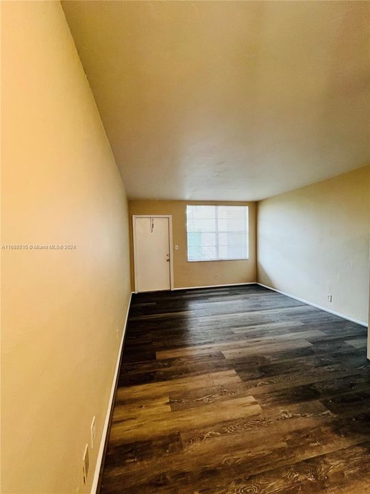 For Rent: $1,800 (1 beds, 1 baths, 29312 Square Feet)