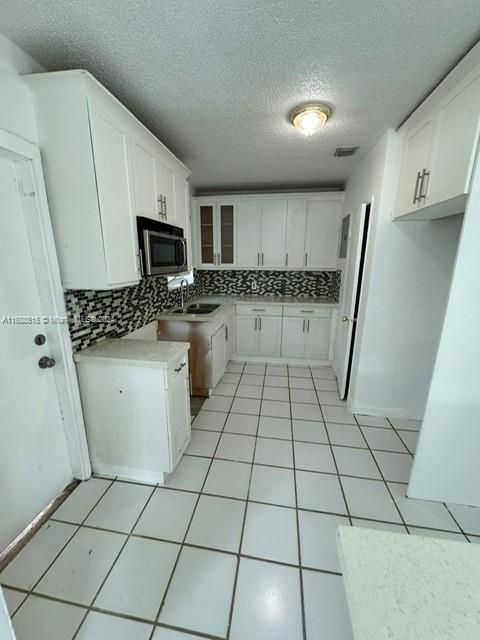 For Rent: $2,400 (3 beds, 1 baths, 0 Square Feet)