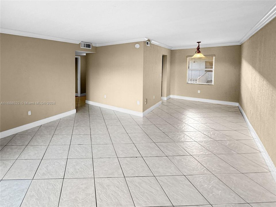 For Rent: $2,050 (2 beds, 1 baths, 866 Square Feet)