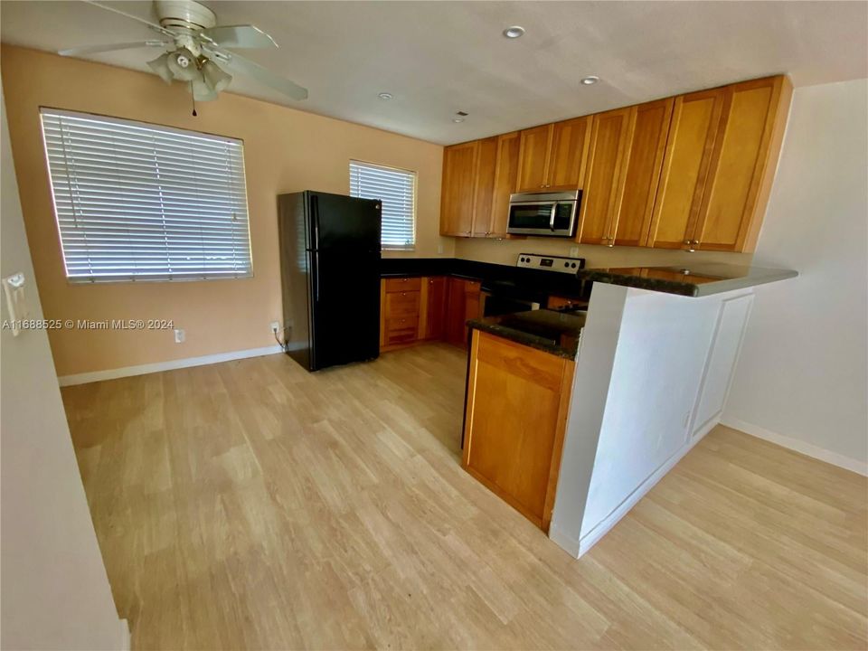 For Rent: $1,500 (1 beds, 1 baths, 560 Square Feet)