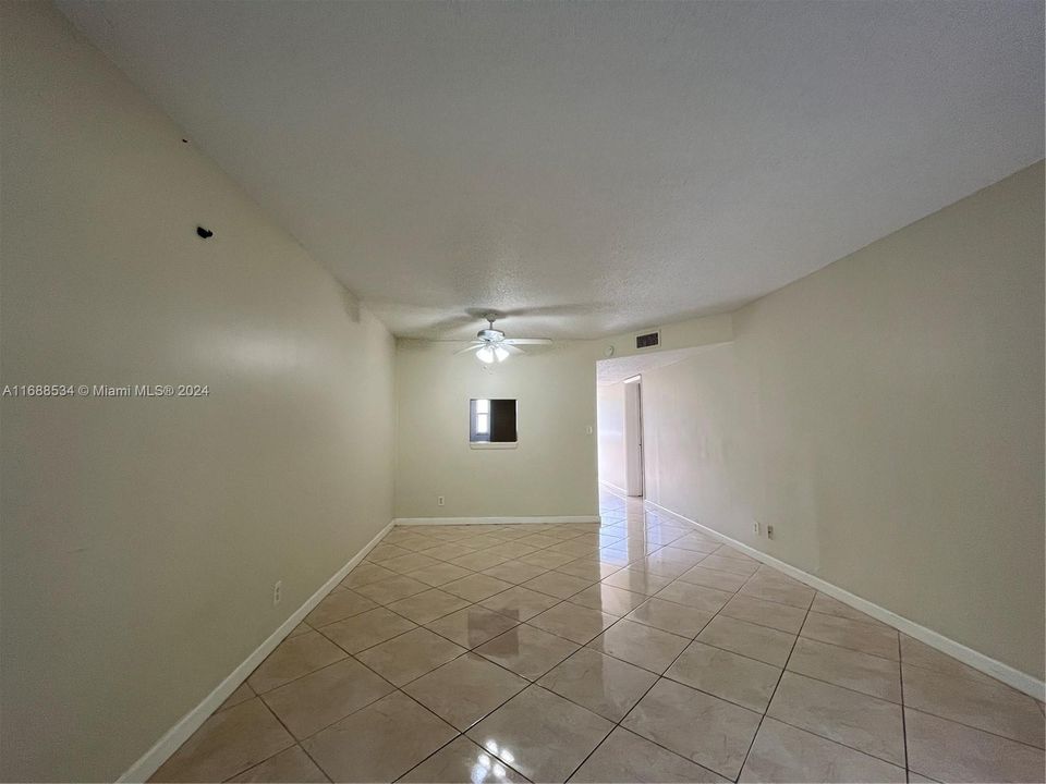 For Rent: $1,600 (1 beds, 1 baths, 750 Square Feet)