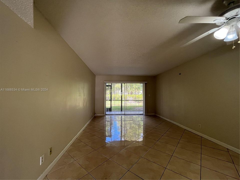 For Rent: $1,600 (1 beds, 1 baths, 750 Square Feet)