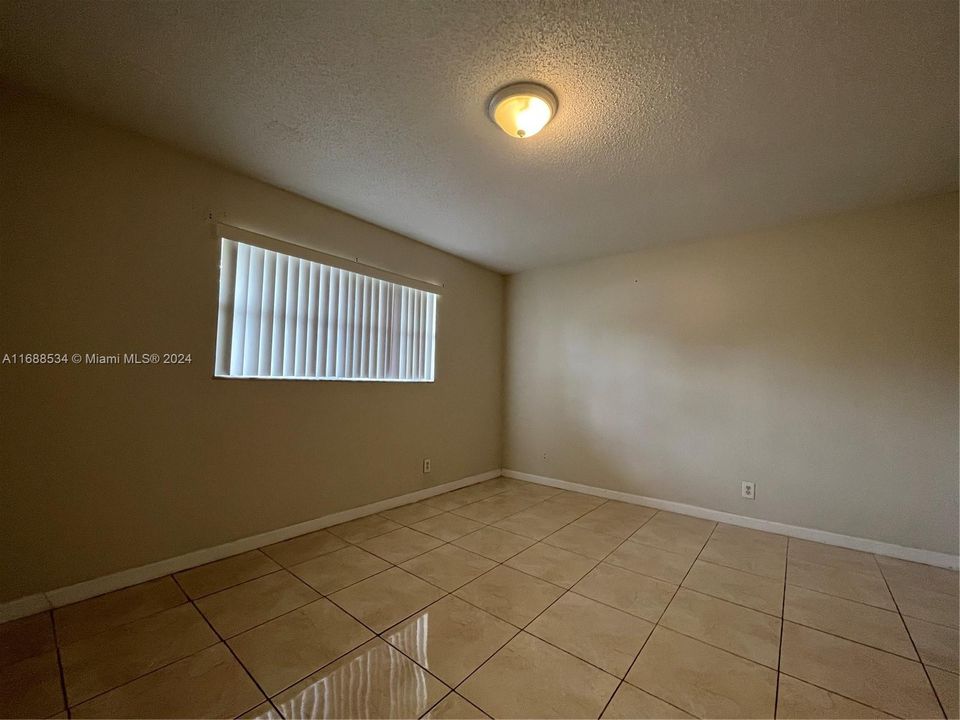 For Rent: $1,600 (1 beds, 1 baths, 750 Square Feet)