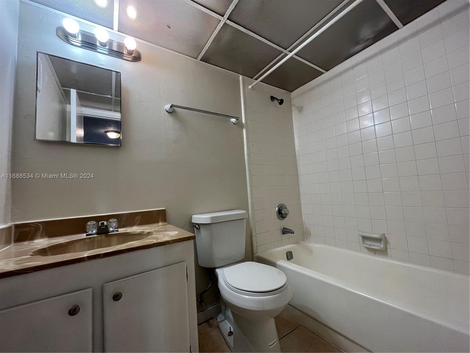 For Rent: $1,600 (1 beds, 1 baths, 750 Square Feet)