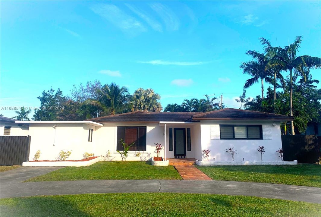 For Sale: $999,999 (3 beds, 2 baths, 1503 Square Feet)