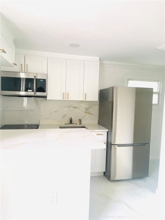 Active With Contract: $1,500 (1 beds, 1 baths, 1368 Square Feet)