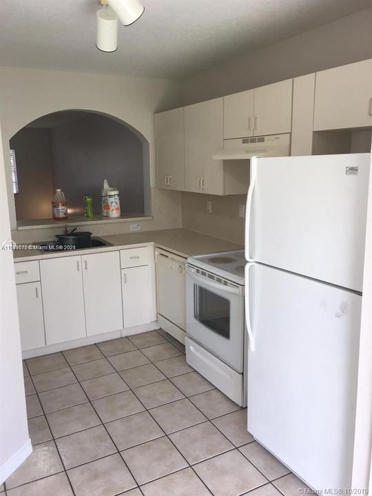 For Rent: $2,095 (2 beds, 2 baths, 920 Square Feet)