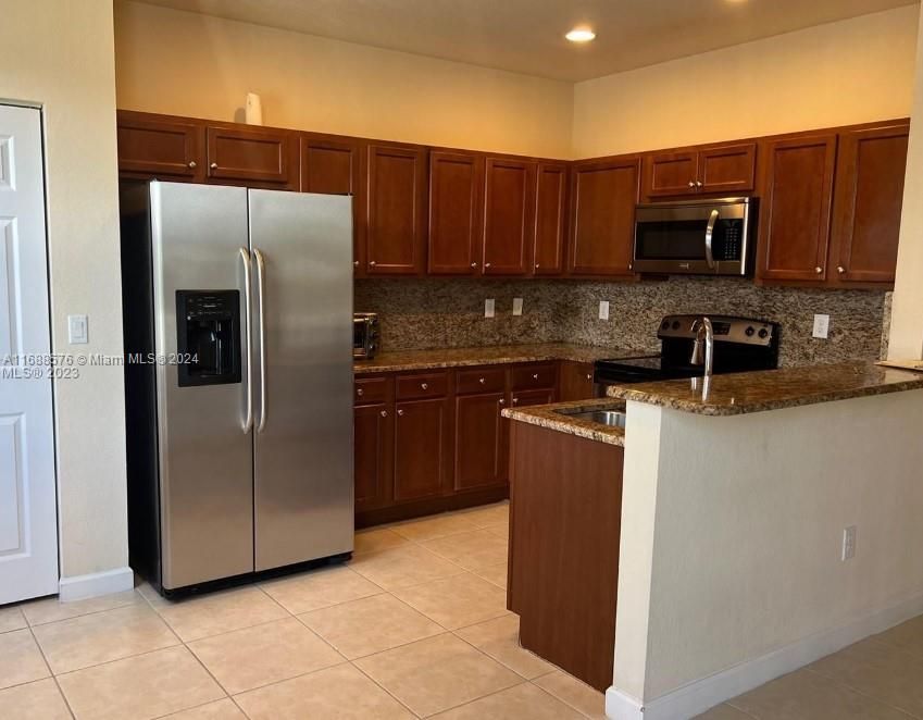 For Rent: $3,800 (4 beds, 2 baths, 1871 Square Feet)