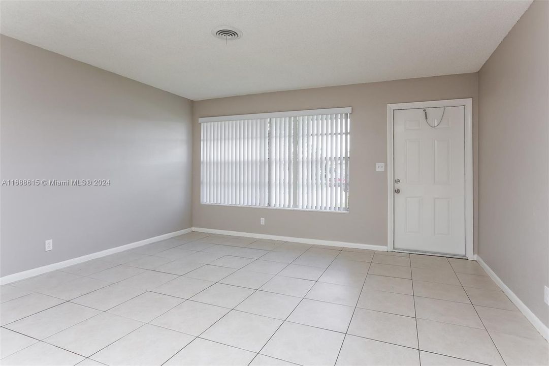 For Rent: $2,640 (4 beds, 2 baths, 1225 Square Feet)