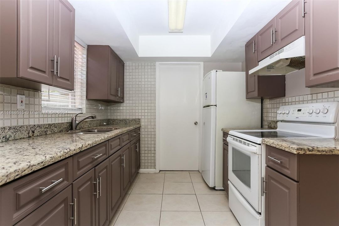 For Rent: $2,640 (4 beds, 2 baths, 1225 Square Feet)