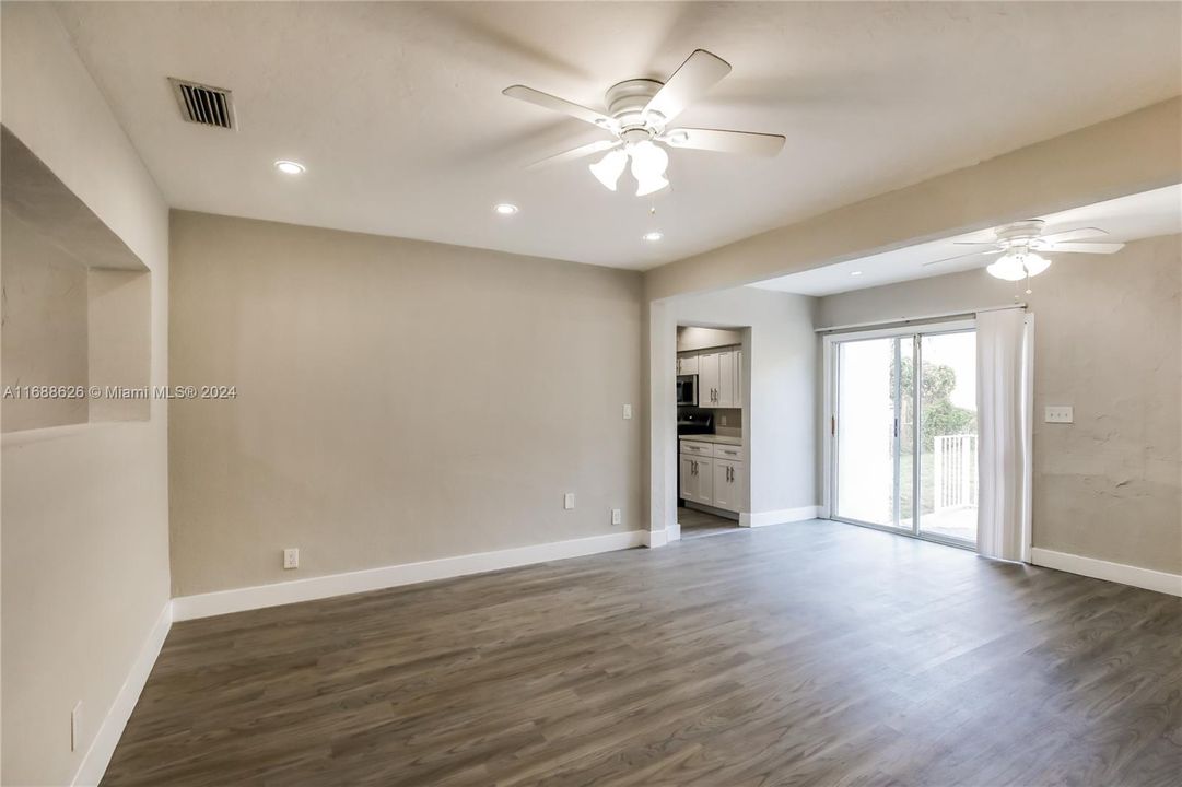 For Rent: $2,790 (2 beds, 1 baths, 1222 Square Feet)