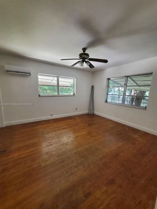 For Rent: $2,200 (2 beds, 1 baths, 1275 Square Feet)