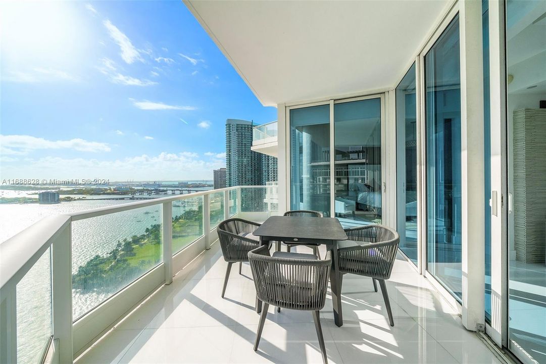 For Sale: $1,550,000 (2 beds, 2 baths, 1588 Square Feet)