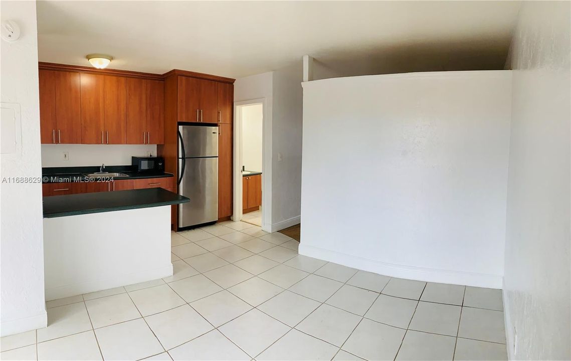 For Rent: $1,675 (1 beds, 1 baths, 412 Square Feet)