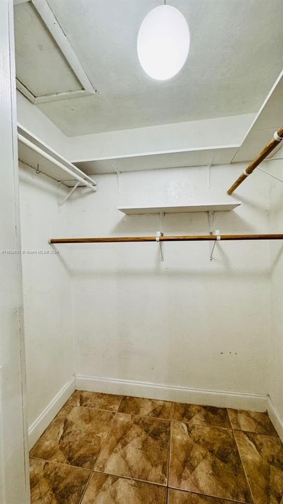 En Venta: $630,000 (5 camas, 2 baños, 1766 Pies cuadrados)