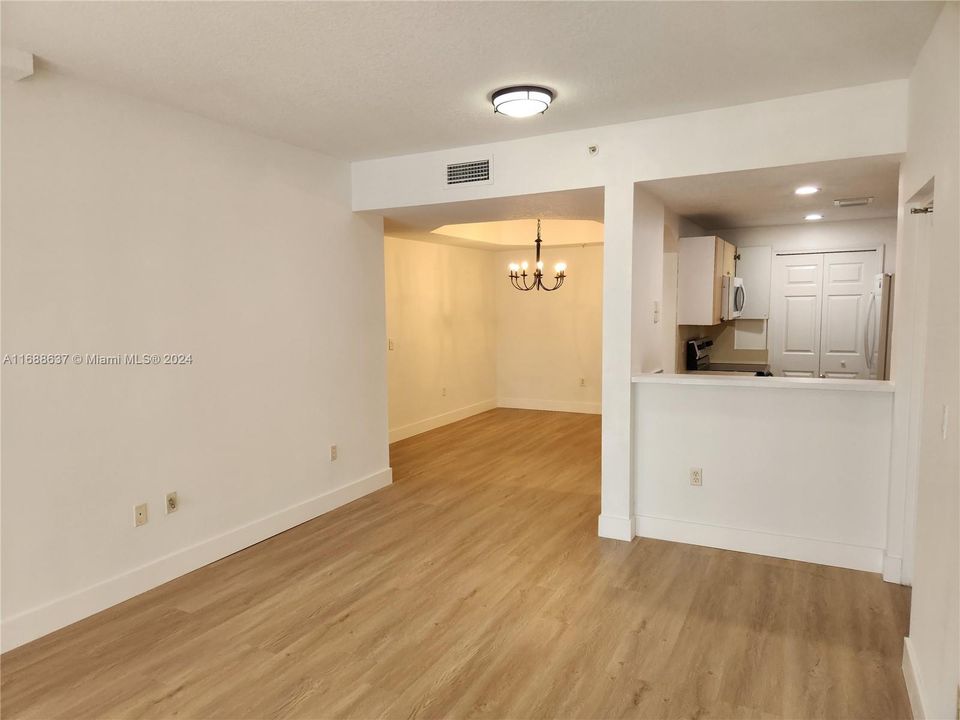 For Rent: $2,900 (3 beds, 2 baths, 1271 Square Feet)