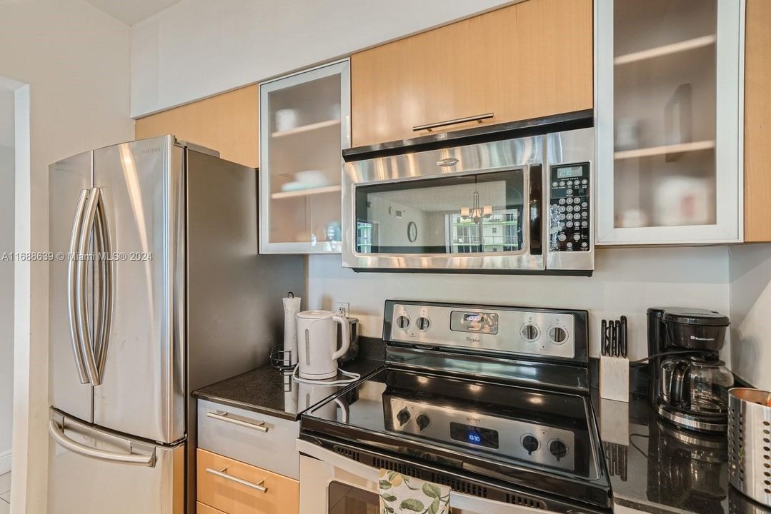 For Rent: $3,050 (1 beds, 1 baths, 791 Square Feet)