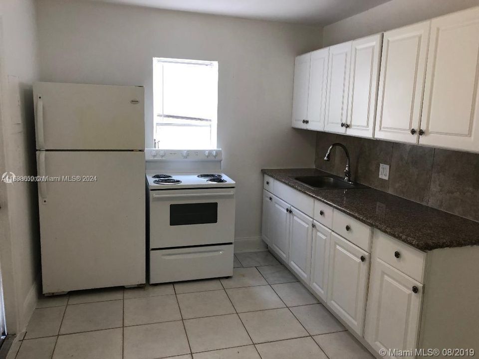 For Rent: $1,850 (2 beds, 1 baths, 1200 Square Feet)