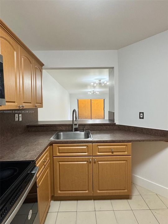 For Rent: $2,150 (2 beds, 1 baths, 1040 Square Feet)