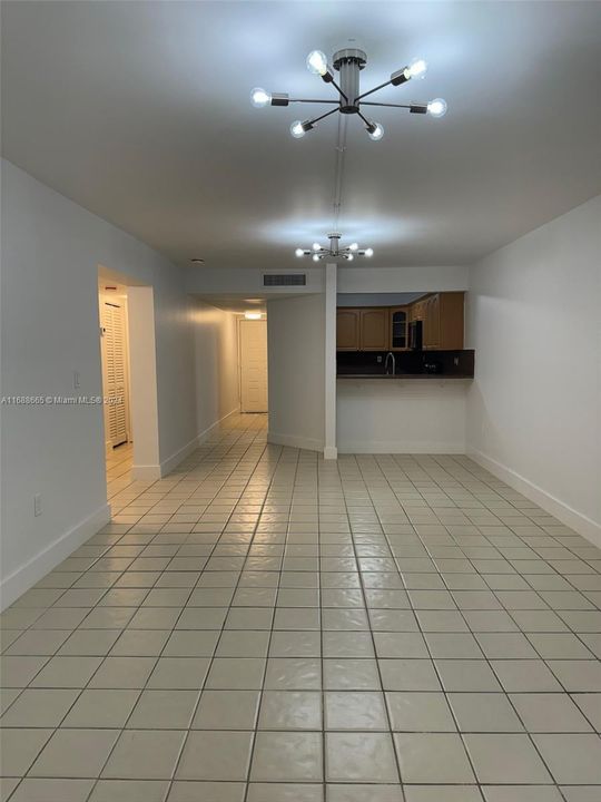 For Rent: $2,150 (2 beds, 1 baths, 1040 Square Feet)