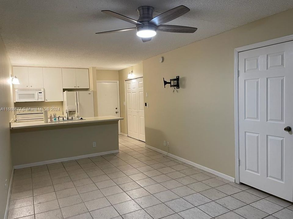 For Rent: $1,550 (1 beds, 1 baths, 541 Square Feet)