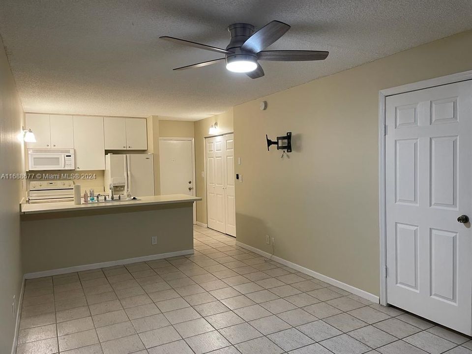 For Rent: $1,550 (1 beds, 1 baths, 541 Square Feet)