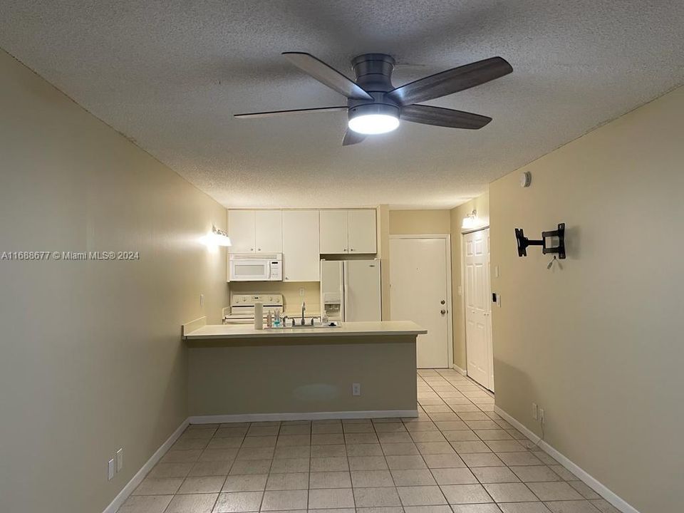 For Rent: $1,550 (1 beds, 1 baths, 541 Square Feet)