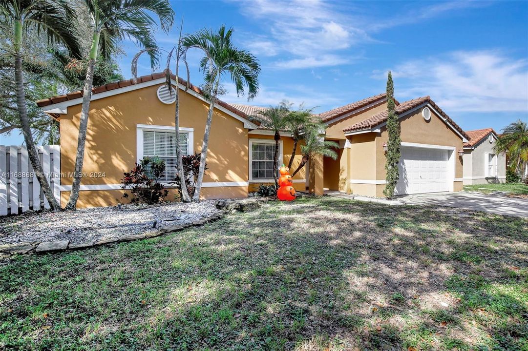 For Sale: $760,000 (3 beds, 2 baths, 1632 Square Feet)