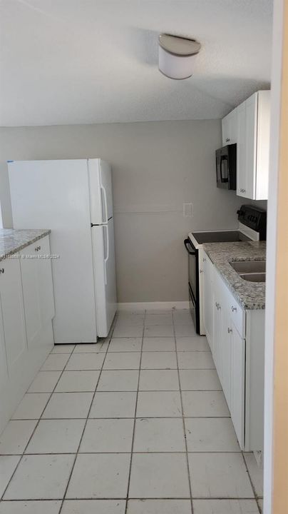 For Sale: $270,000 (2 beds, 1 baths, 850 Square Feet)