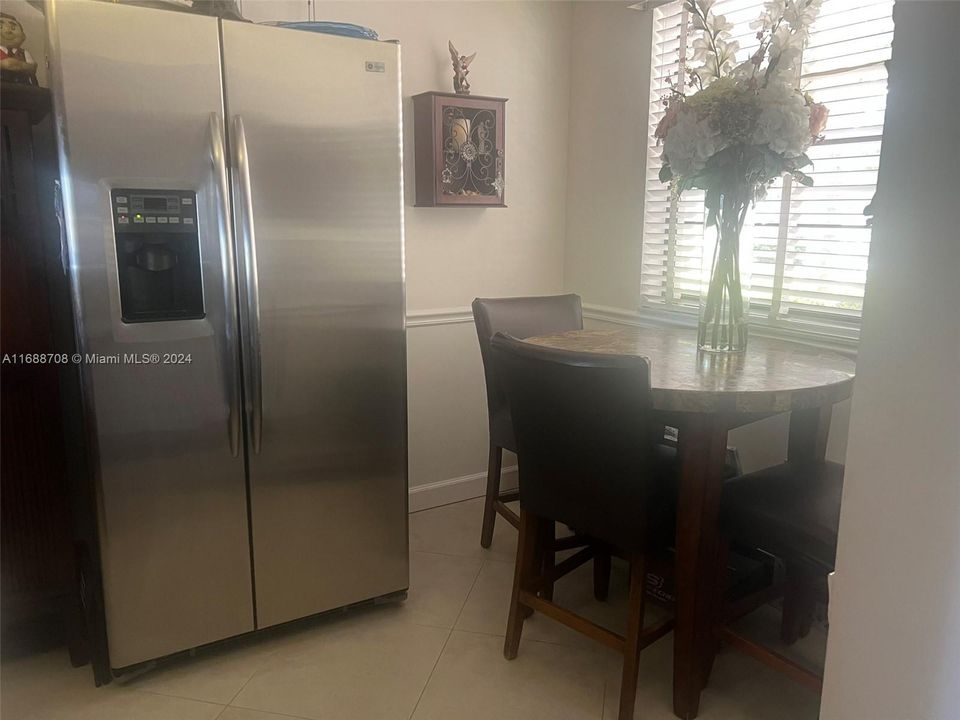 For Sale: $240,000 (2 beds, 2 baths, 1170 Square Feet)