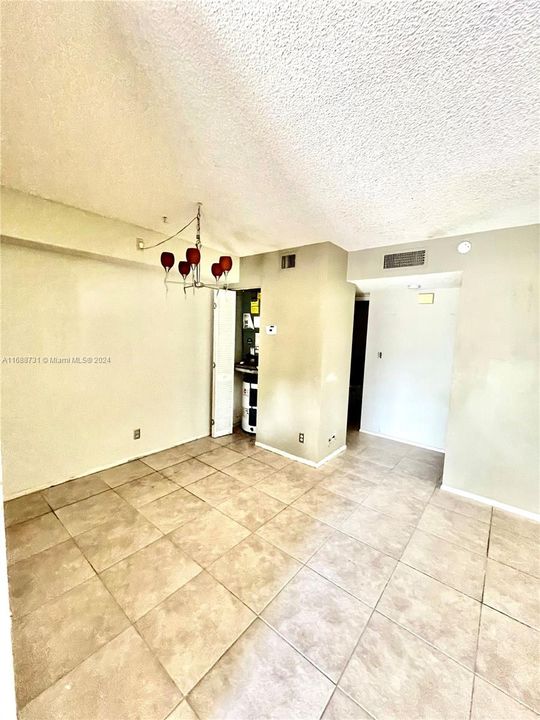 For Sale: $107,900 (1 beds, 1 baths, 700 Square Feet)