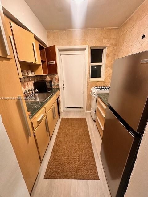 For Sale: $195,000 (0 beds, 1 baths, 400 Square Feet)