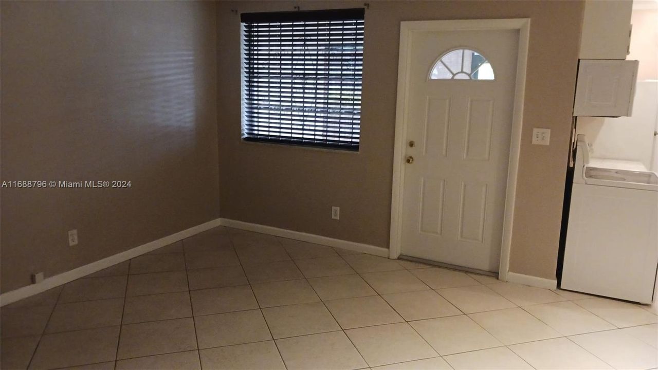 For Rent: $1,750 (1 beds, 1 baths, 646 Square Feet)